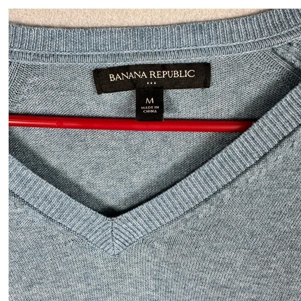 Banana Republic Sweater Mens Medium Blue V-Neck Pullover Casual Fall Old Money
